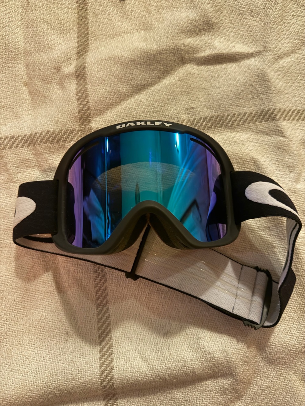 Oakley Goggles with Blue and Purple Mirrored Lens